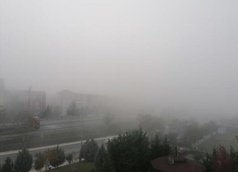 Стамбул накрыл густой туман